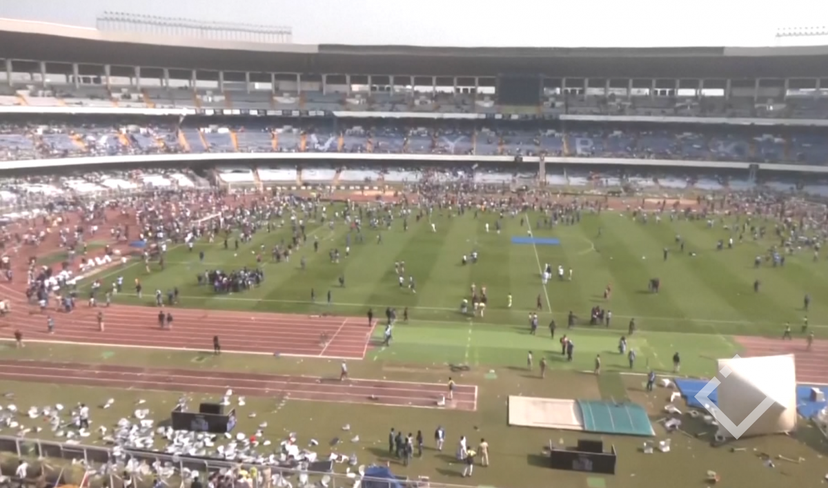 ლიონელ მესის ინდოეთში  - გულშემატკივრებმა მოედანზე შტურმით შეაღწიეს