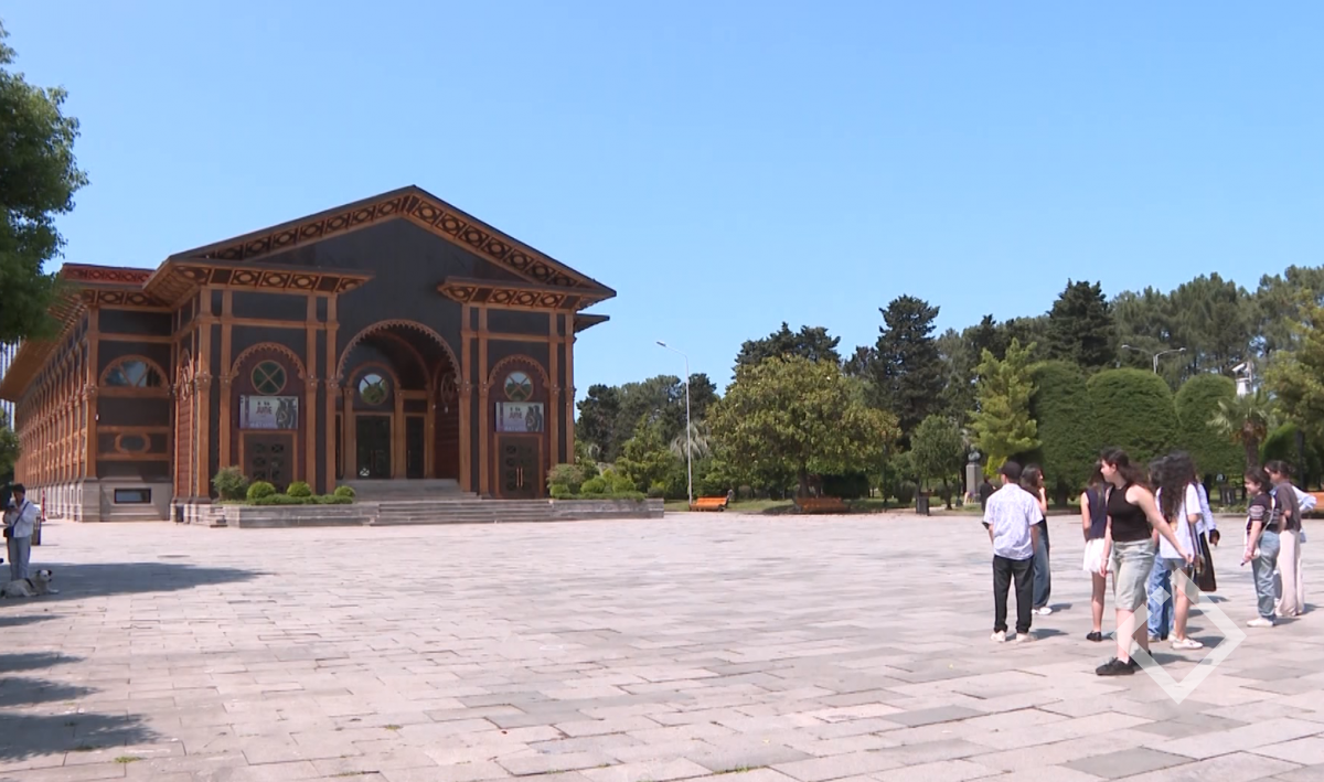 ზაფხულის კონცერტების სერია საზაფხულო თეატრში