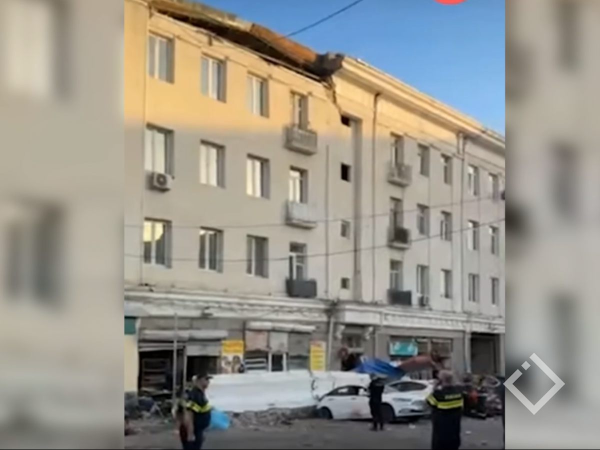 თბილისში ვაგზლის მოედნის მიმდებარედ შენობის ნაწილი ჩამოინგრა