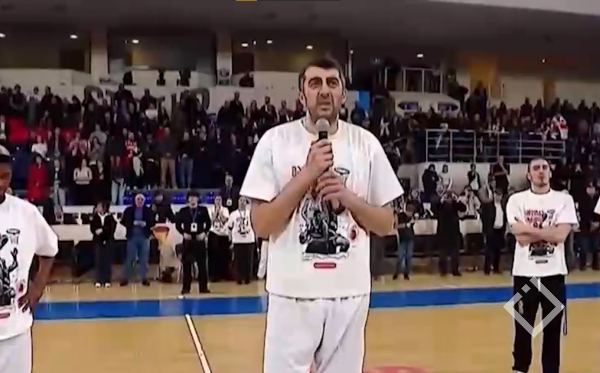 კალათბურთელის მადლობა პრემიერს და საზოგადოების ნაწილის პროტესტი