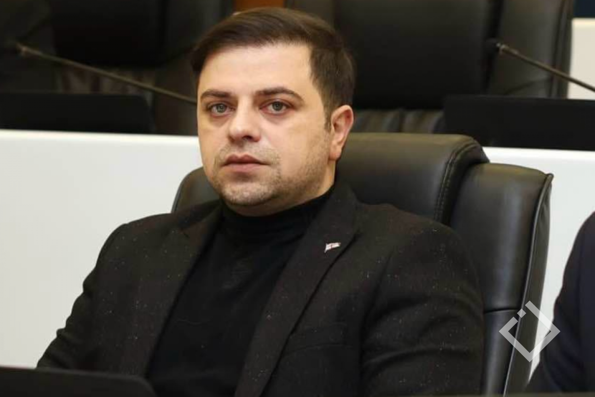 ასეთი განცახდებების ავტორები, იმავე განცხადებებზე რომ მოღალატეს გიწოდებენ, სწორედ ეს არის სამშობლოსა და გმირების გამოყენება პოლიტიკური მიზნებისთვის - ცოტნე ანანიძე აგვისტოს ომთან დაკავშირებით ოპოზიციის ადრინდელ განცხადებებზე