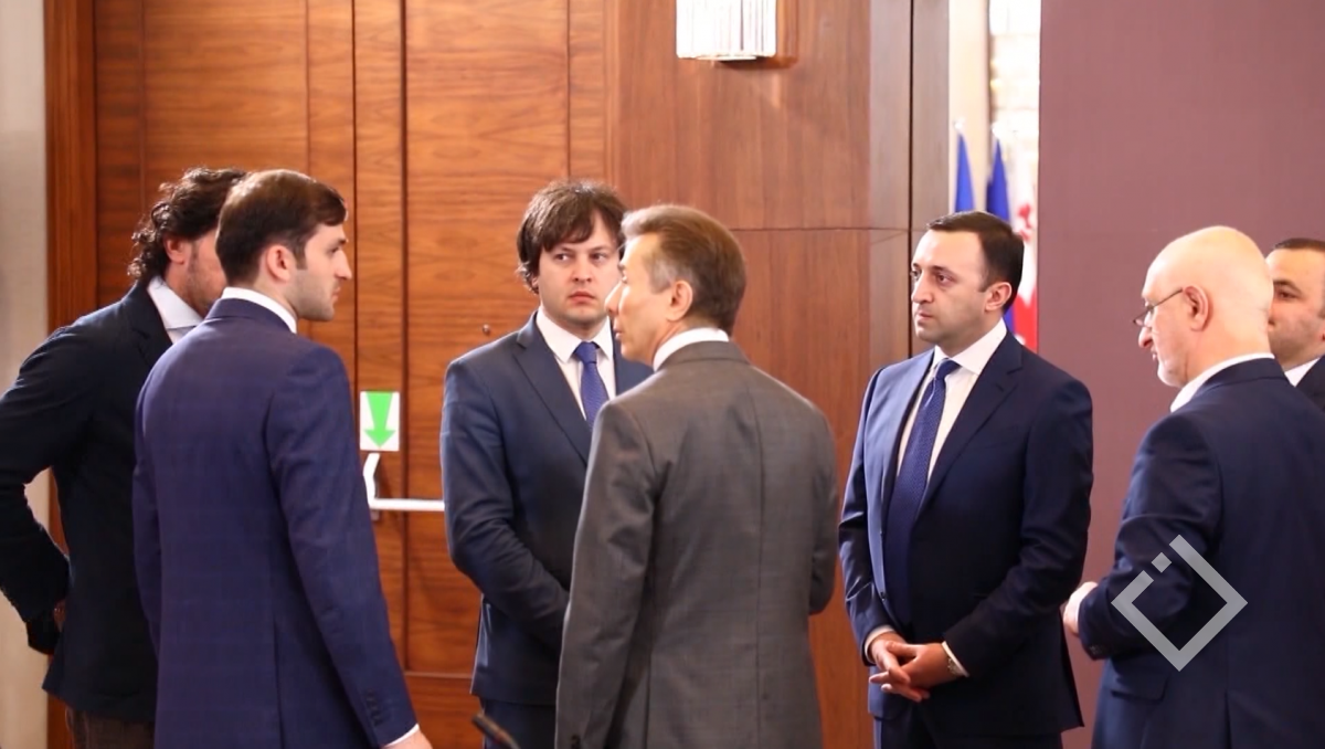 ჩხრეკა ყოფილი მაღალჩინოსნების სახლებში