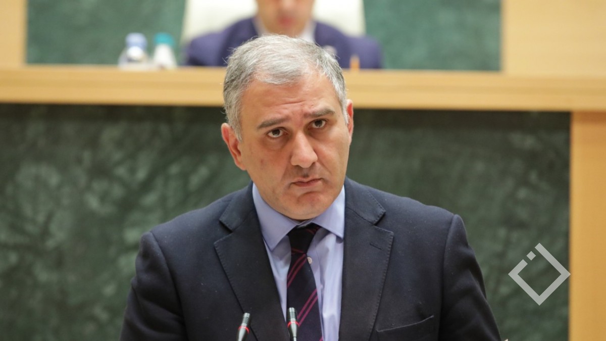 იზოლირებულად ვერ განვიხილავთ ადამიანის უფლებას, მივიდეს და აიღოს მედიკამენტი ჩანაცვლებითი თერაპიის ფარგლებში, ხელმისაწვდომობა უნდა არსებობდეს, მაგრამ ანგარიში უნდა გავუწიოთ სხვა ადამიანთა ინტერესებსაც - მიხეილ სარჯველაძე
