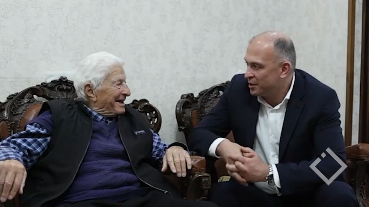 აფხაზეთის მთავრობის თავმჯდომარემ ომის ვეტერანს ფაშიზმზე გამარჯვების დღე მიულოცა
