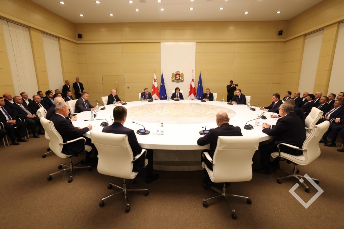 პრემიერ-მინისტრმა რეგიონებში სახელმწიფო რწმუნებულებთან და მუნიციპალიტეტების მერებთან მიმდინარე პროექტები და სამომავლო გეგმები განიხილა