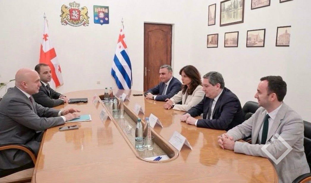 აჭარის მთავრობის თავმჯდომარე სულხან თამაზაშვილი პარლამენტის კომიტეტების ხელმძღვანელებს შეხვდა