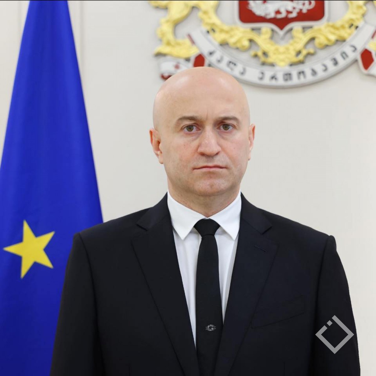 ვულოცავ თითოეულ მოსწავლეს სკოლის დამთავრებას, ცხოვრების ახალ და მნიშვნელოვან ეტაპზე წარმატებებს ვუსურვებ - სულხან თამაზაშვილი