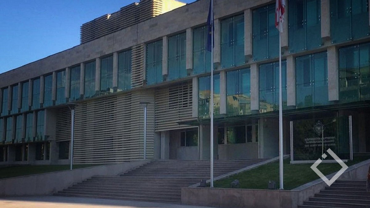 სახელმწიფო უსაფრთხოების სამსახურმა დიდი ოდენობით თაღლითობის და თაღლითობაში დახმარების საქმეზე ხუთი პირი დააკავა