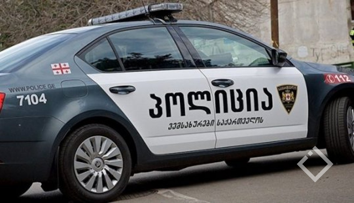პოლიციამ ქობულეთში მომხდარი ჯგუფური ყაჩაღობისა და ძალადობის ბრალდებით 2 პირი დააკავა
