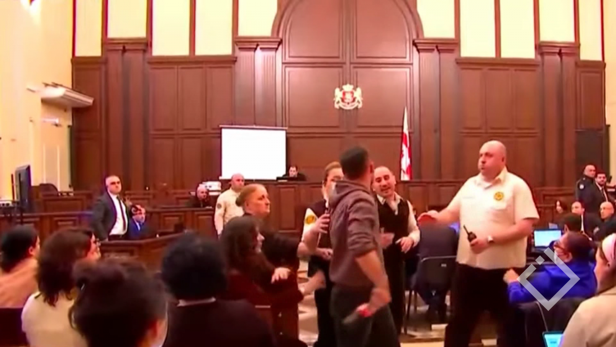 ხმაური იყო აქციაზე დაკავებულების სასამართლოზე
