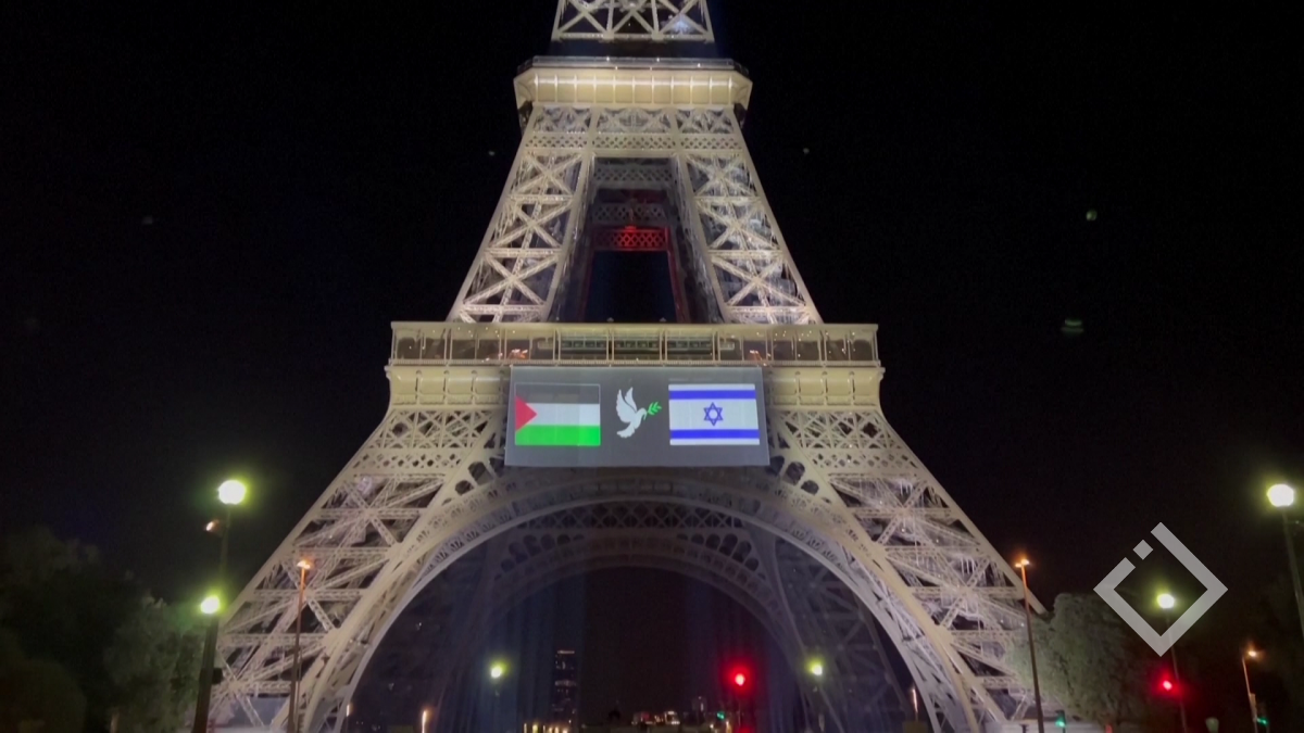 ისრაელისა და პალესტინის დროშები ეიფელის კოშკზე
