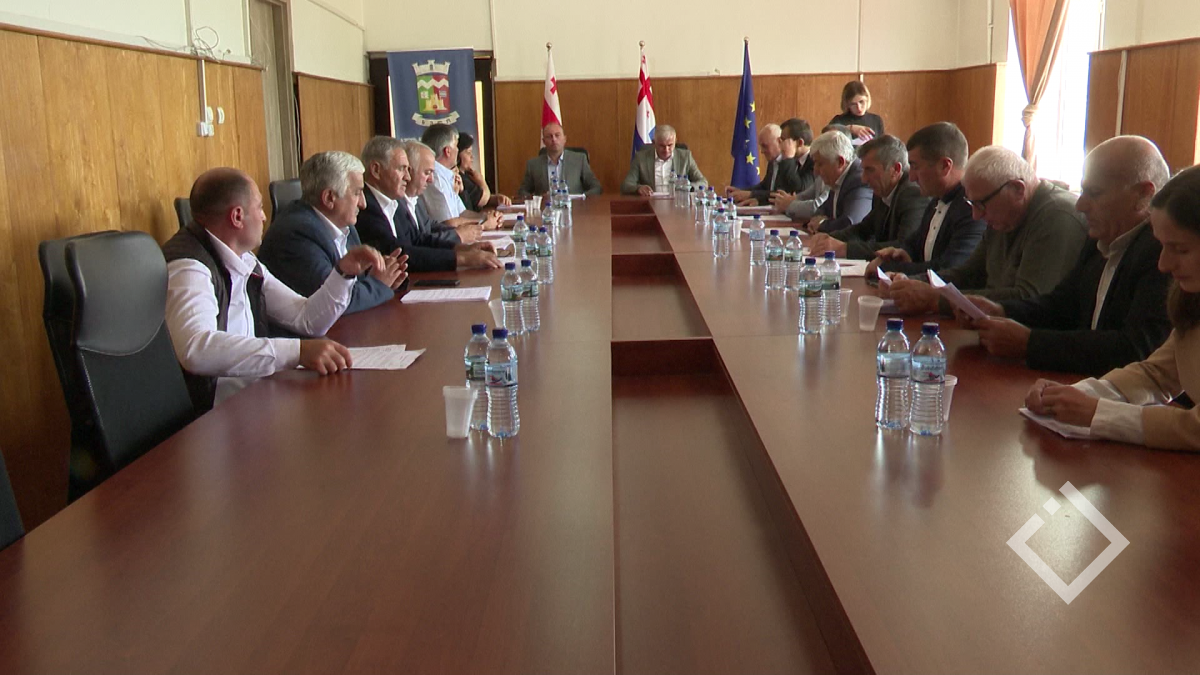 საკრებულოს სხდომა ხულოში